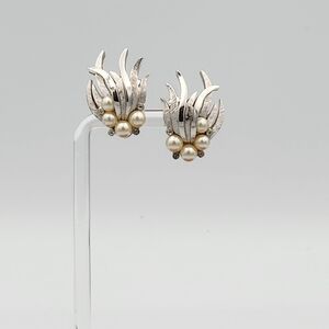 Elegant Vintage Trifari Silver Tone and Pearl Earrings